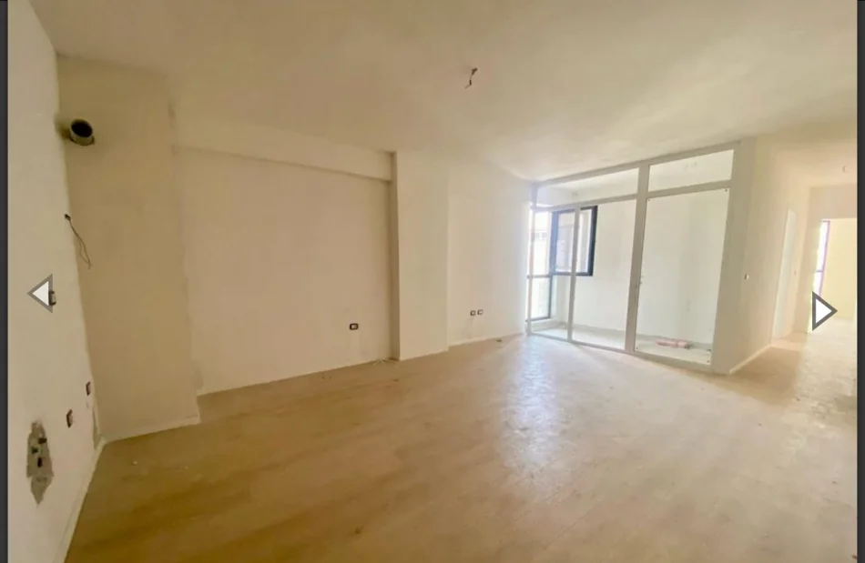 Tirane, shitet apartament 2+1+Ballkon Kati 8, 91 m² 146.200 € (Fusha e Aviacionit)