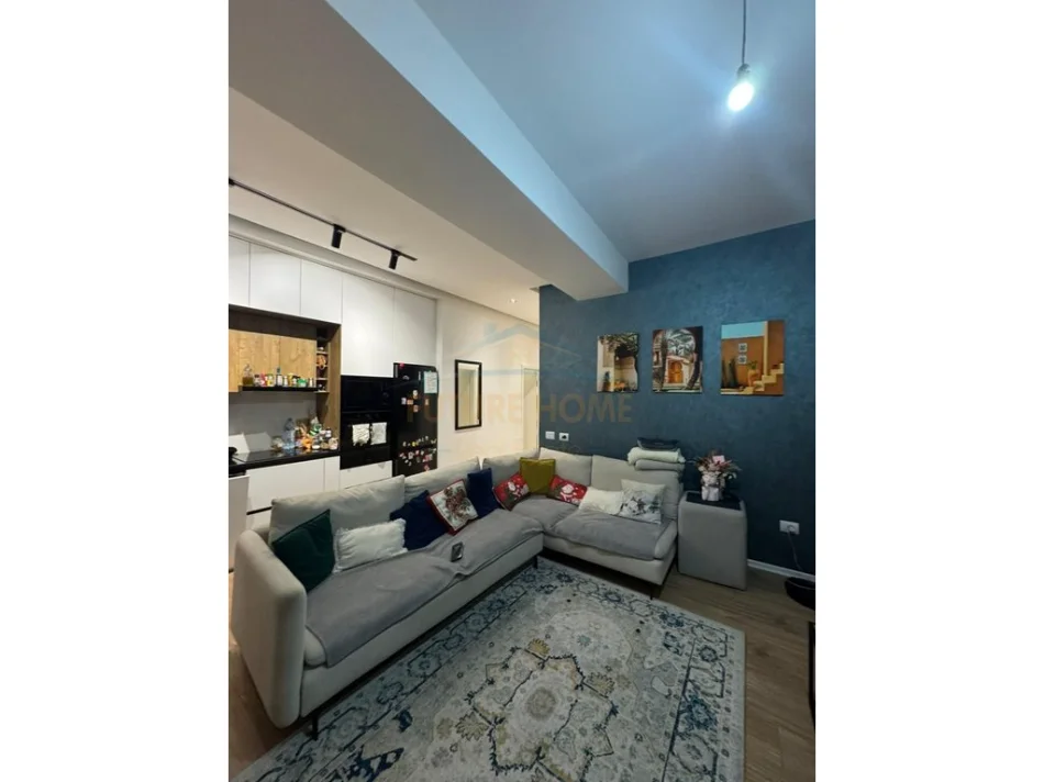 Tirane, shitet apartament 2+1+Ballkon Kati 8, 95 m² 175.000 € (Ali Demi)
