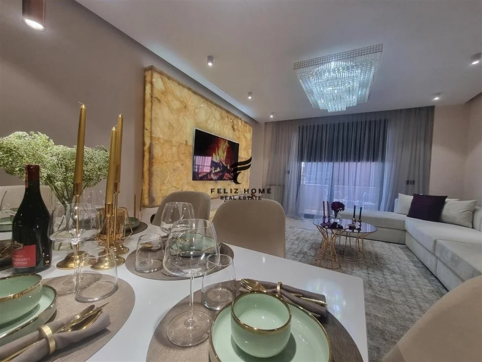 Tirane, shitet apartament 2+1+Ballkon Kati 9, 120 m² 450.000 € (LIQENI ARTIFICIAL)