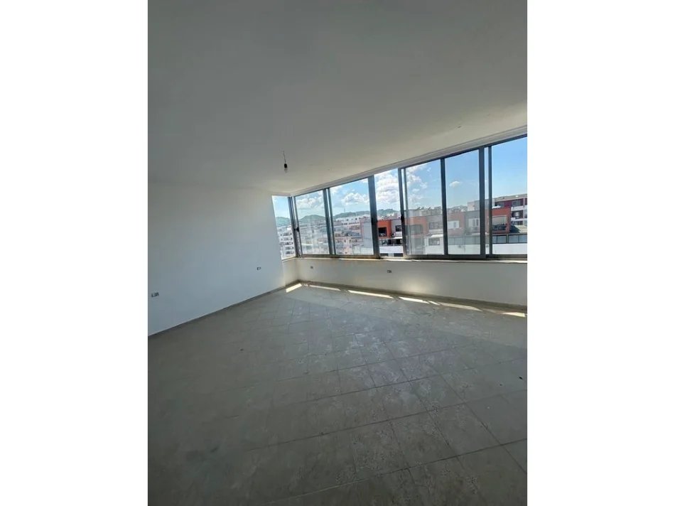 Tirane, shitet apartament 2+1+Ballkon Kati 9, 82 m² 123.000 € (Unaza e Re)