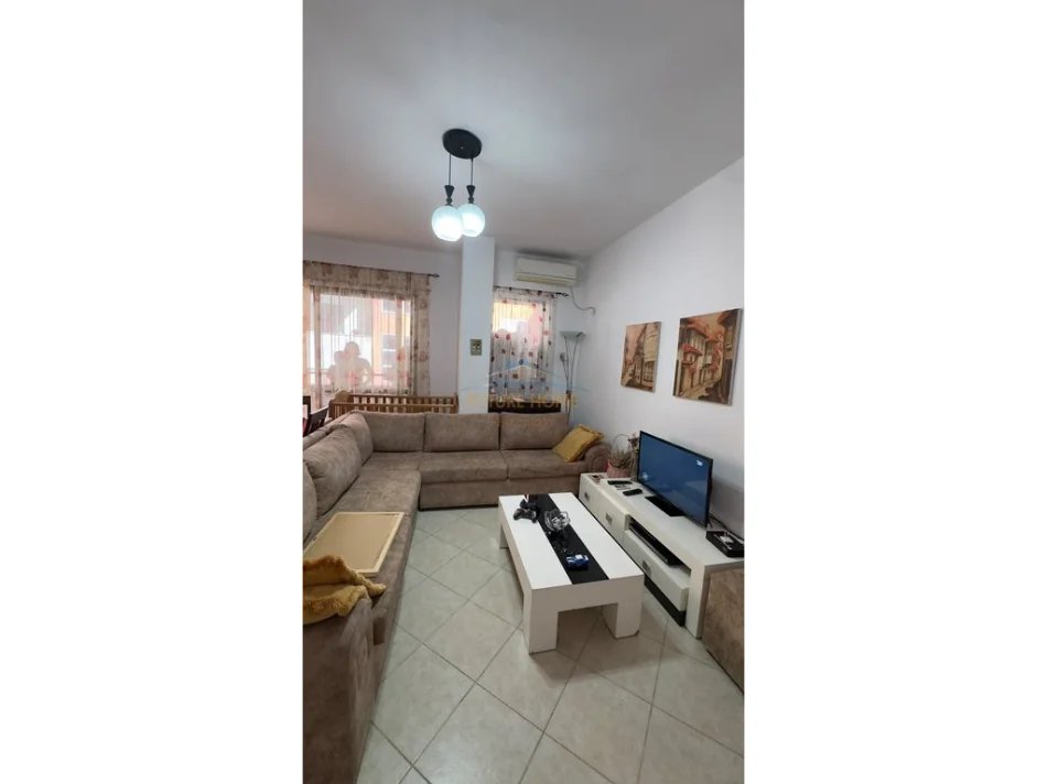 Tirane, shitet apartament 2+1+Ballkon+Post Parkimi, Kati 3, 200.000 € (Kodra e Diellit)