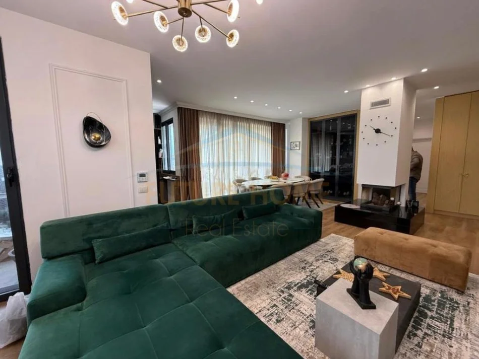 Tirane, shitet apartament 2+1 Kati 10, 138 m² 300.000 € (asl 1 oxhaku)