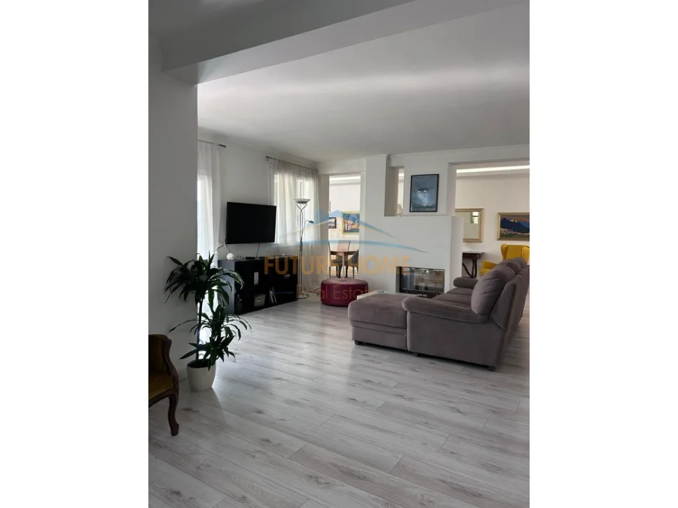 Tirane, shitet apartament 2+1 Kati 10, 197 m² 600.000 € (Bllok)