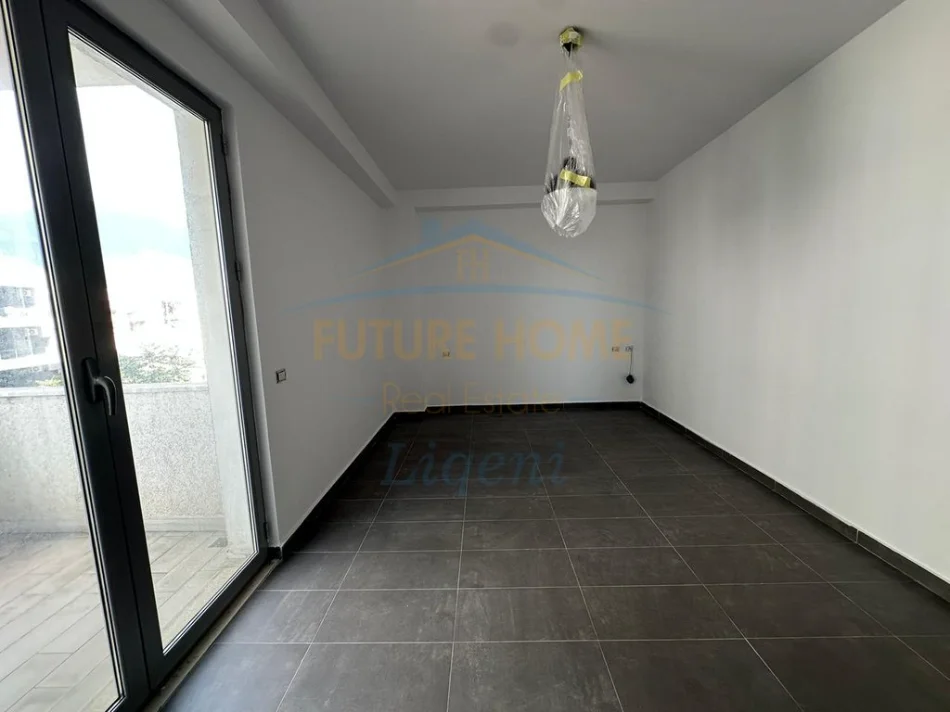 Tirane, shitet apartament 2+1 Kati 1, 105 m² 170.000 €