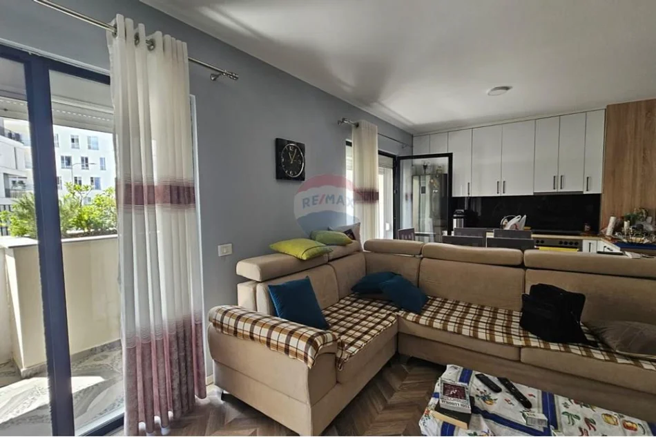 Tirane, shitet apartament 2+1 Kati 1, 135 m² (rruga 5 maji)