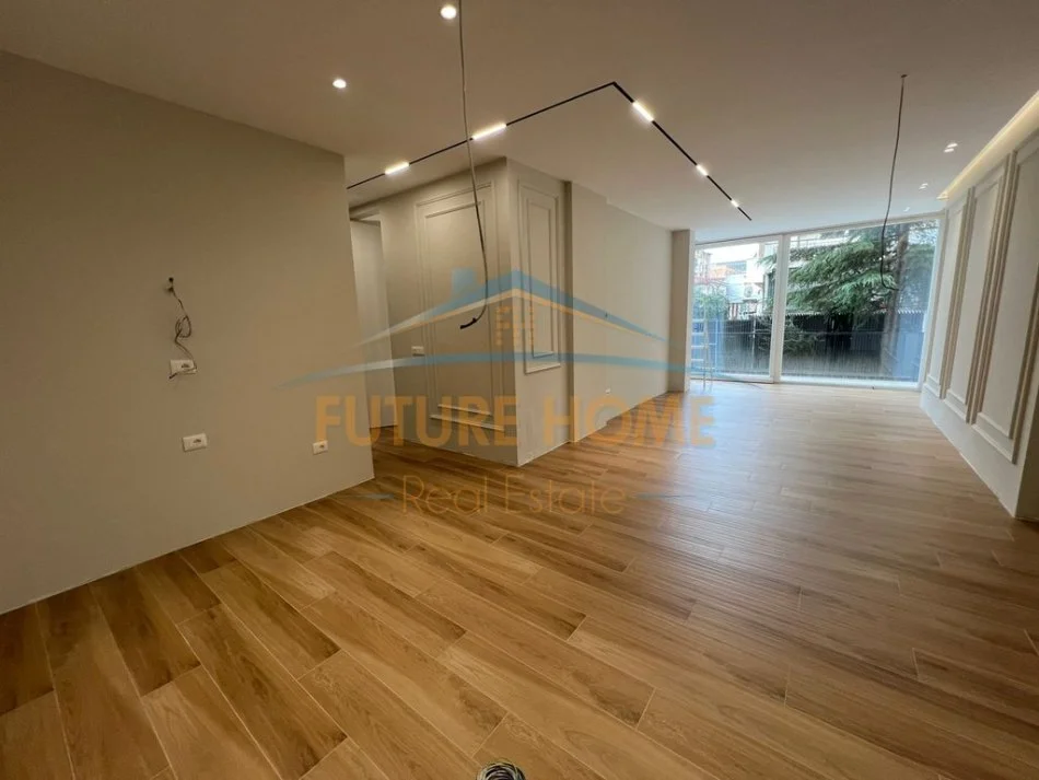 Tirane, shitet apartament 2+1 Kati 1, 188 m² 360.000 € (Komuna e Parisit)