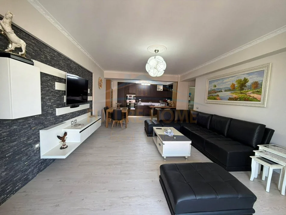 Tirane, shitet apartament 2+1 Kati 12, 127 m² 180.000 € (Kompleksi Malajzjan)