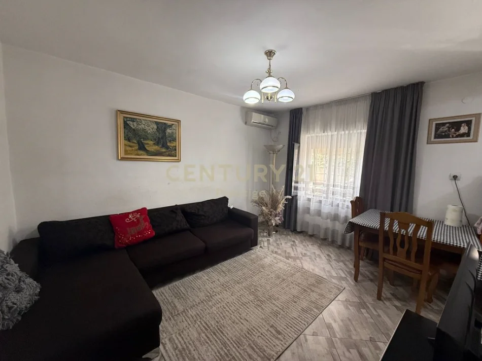 Tirane, shitet apartament 2+1 Kati 1, 67 m² 160.000 € (Xhamlliku)