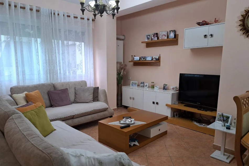Tirane, shitet apartament 2+1 Kati 1, 87 m² 180.000 € (Komuna e Parisit)