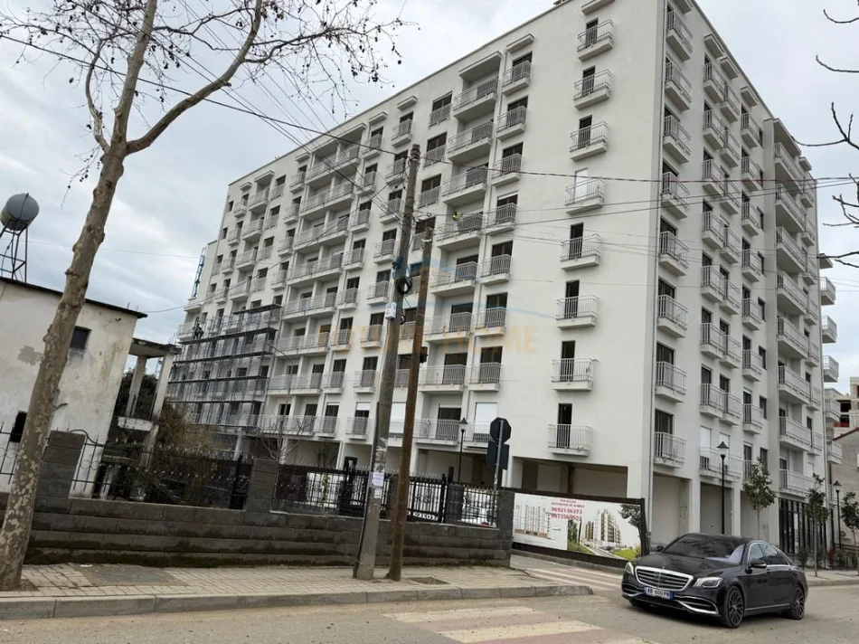 Tirane, shitet apartament 2+1 Kati 1, 89 m² 105.000 € (Kamez)