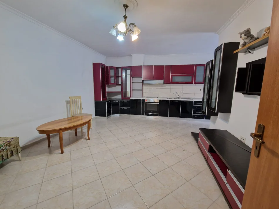 Tirane, shitet apartament 2+1 Kati 1, 92 m² 145.000 € (ASTIR)