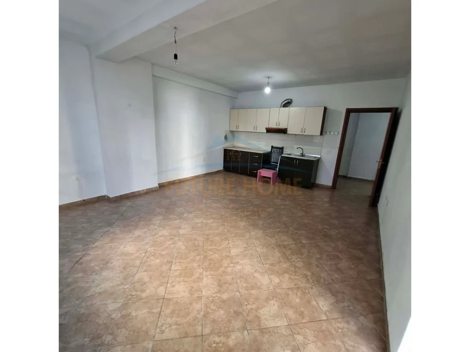 Tirane, shitet apartament 2+1, Kati 1, 97 m² 138.998 € (Pallatet Çabej, Misto Mame)
