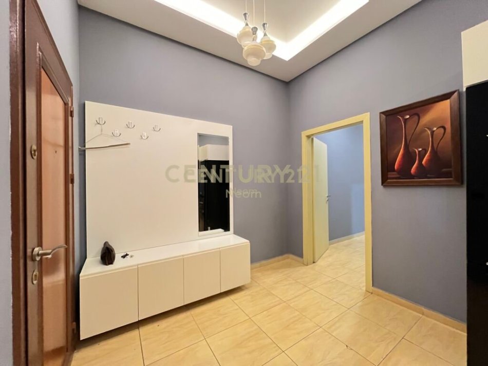 Tirane, shitet apartament 2+1 Kati 1, 98 m² 109.000 € (Restorant Fresku)
