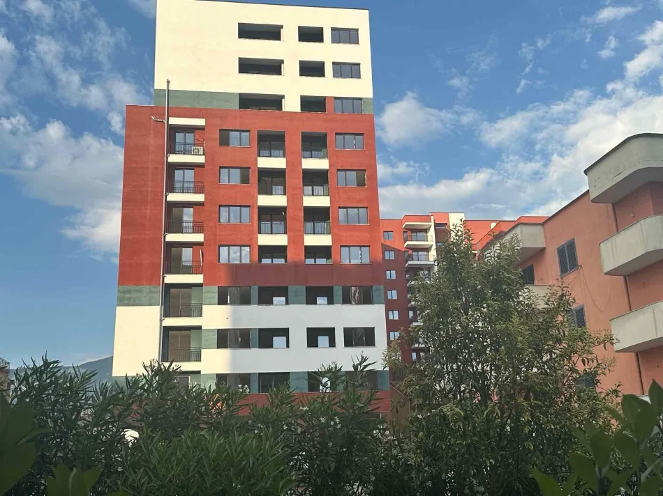 Tirane, shitet apartament 2+1 Kati 1, 99 m² 190.000 € (XHAMLLIK)