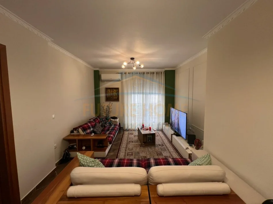 Tirane, shitet apartament 2+1 Kati 2, 106 m² 283.000 € (rruga peti)