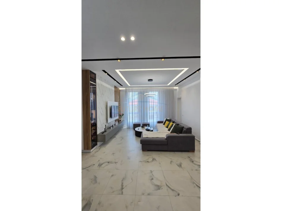 Tirane, shitet apartament 2+1 Kati 2, 109 m² 260.000 € (Sauk)