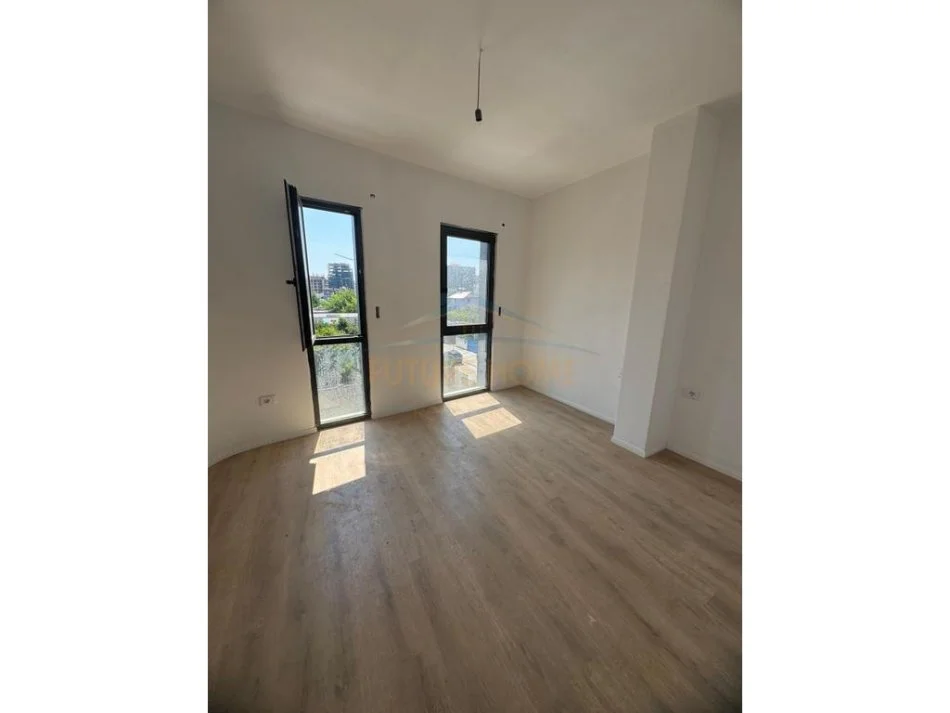 Tirane, shitet apartament 2+1 Kati 2, 111 m² 190.000 € (Unaza e Re)