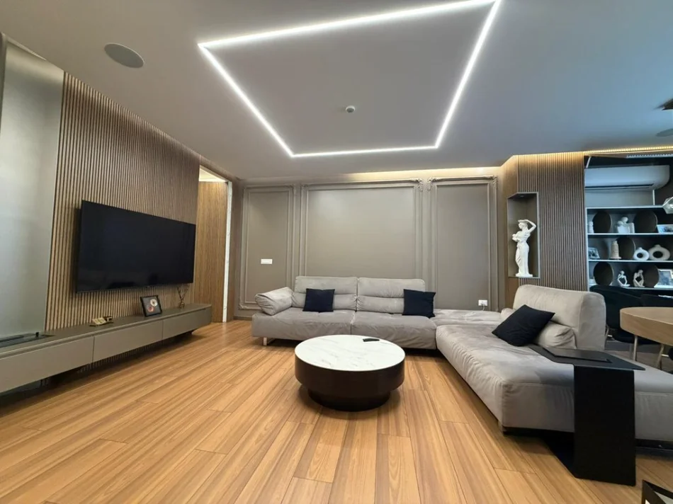 Tirane, shitet apartament 2+1 Kati 2, 131 m² 340.000 €