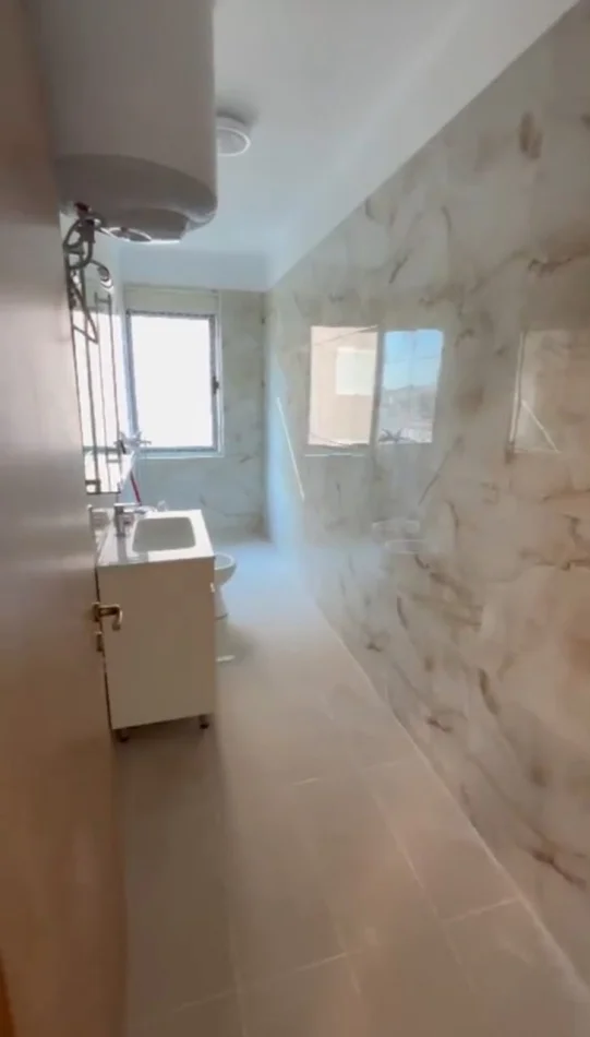 Tirane, shitet apartament 2+1 Kati 2, 135.000 € (Fresku)