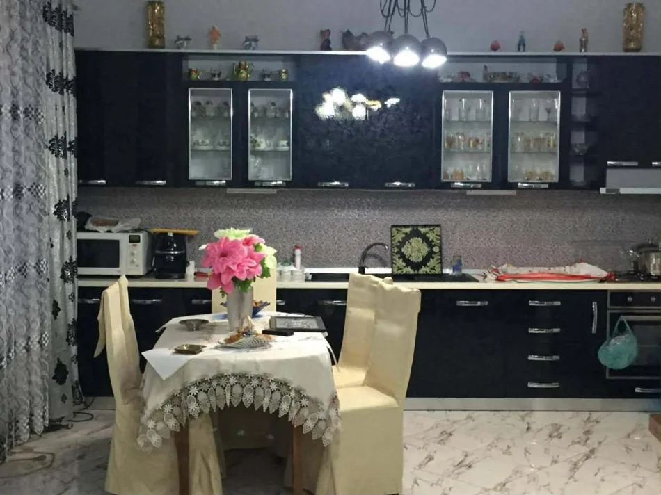 Tirane, shitet apartament 2+1 Kati 2, 500 m² 240.000 € (Shkoze)