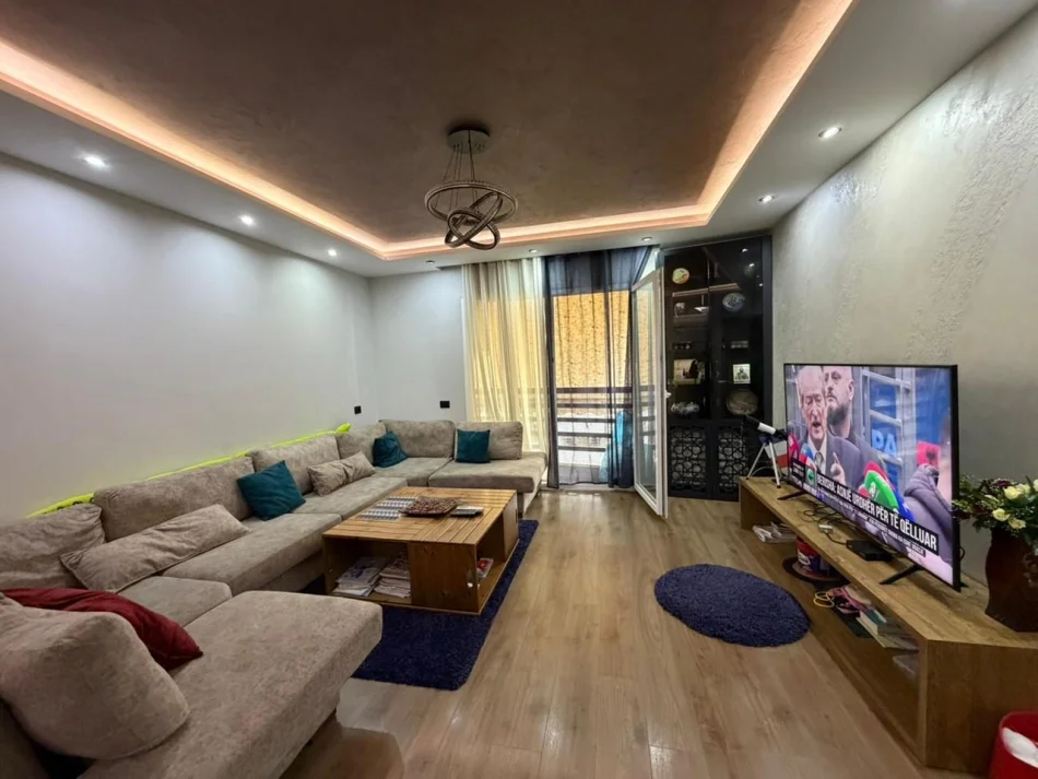 Tirane, shitet apartament 2+1 Kati 3, 100 m² 320.000 € (Komuna E Parisit)