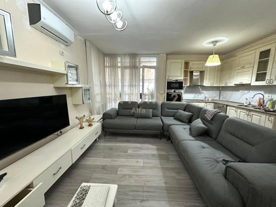Tirane, shitet apartament 2+1 Kati 3, 104 m² 190.000 € (Kopshti botanik)