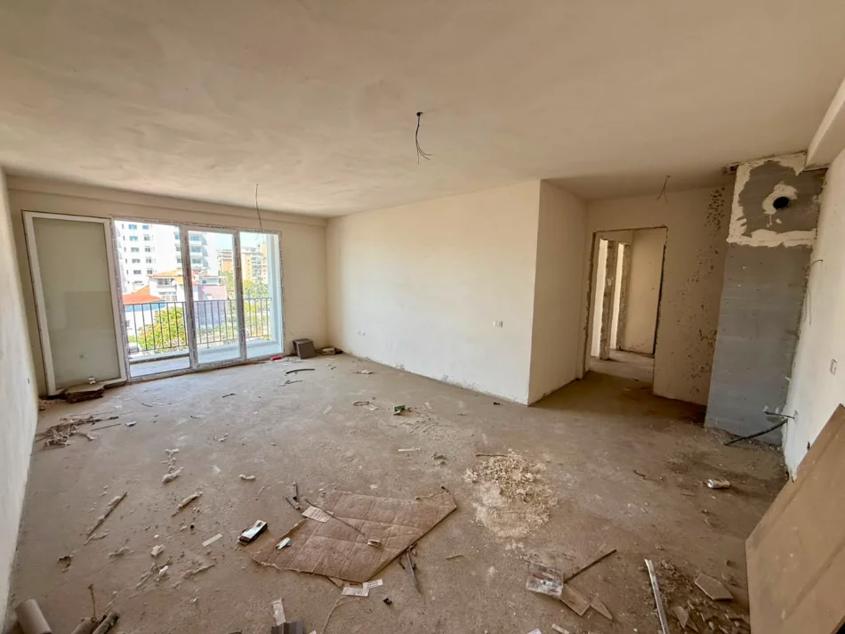 Tirane, shitet apartament 2+1 Kati 3, 104 m² (ish fusha e aviacionit)