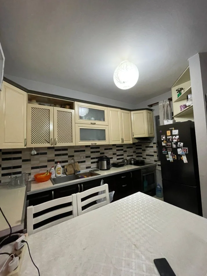 Tirane, shitet apartament 2+1 Kati 3, 106 m² 172.000 € (Yzberisht)
