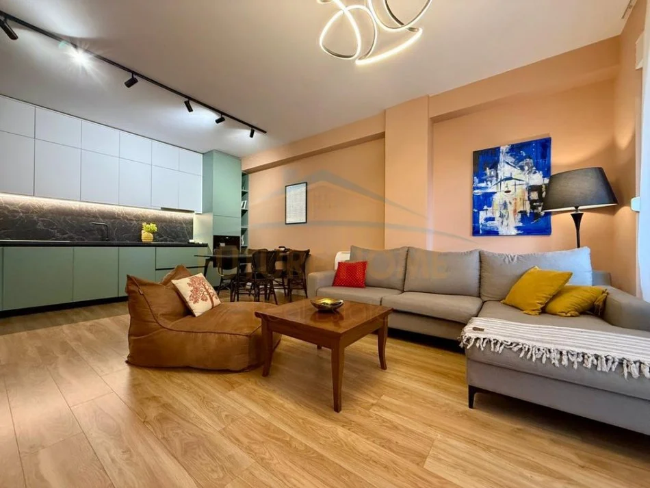 Tirane, shitet apartament 2+1 Kati 3, 106 m² 310.000 € (Rruga e Barrikadave)