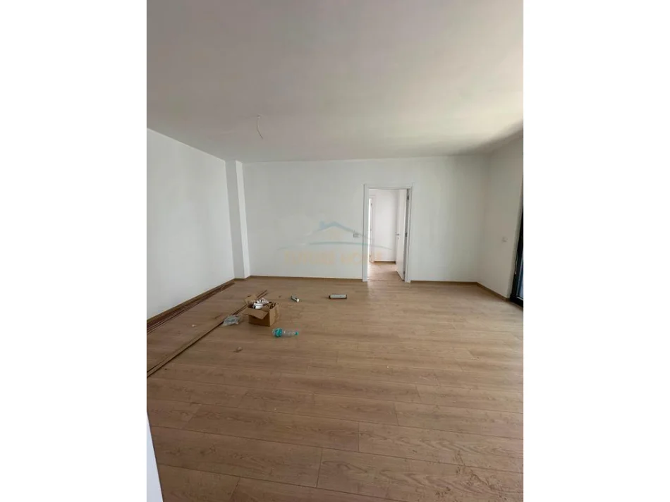 Tirane, shitet apartament 2+1 Kati 3, 108 m² 215.000 € (DOGANA)