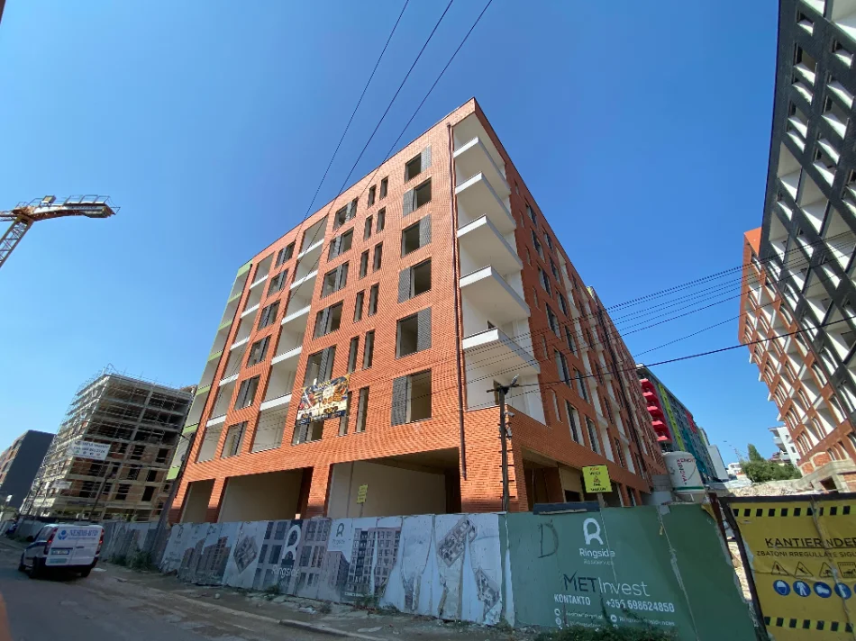 Tirane, shitet apartament 2+1 Kati 3, 1.111 m² 122.500 € (Paskuqan)