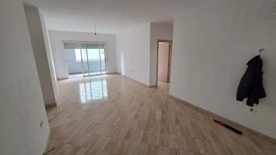 Tirane, shitet apartament 2+1 Kati 3, 116 m² 165.000 € (Pranë Amerikan 3)