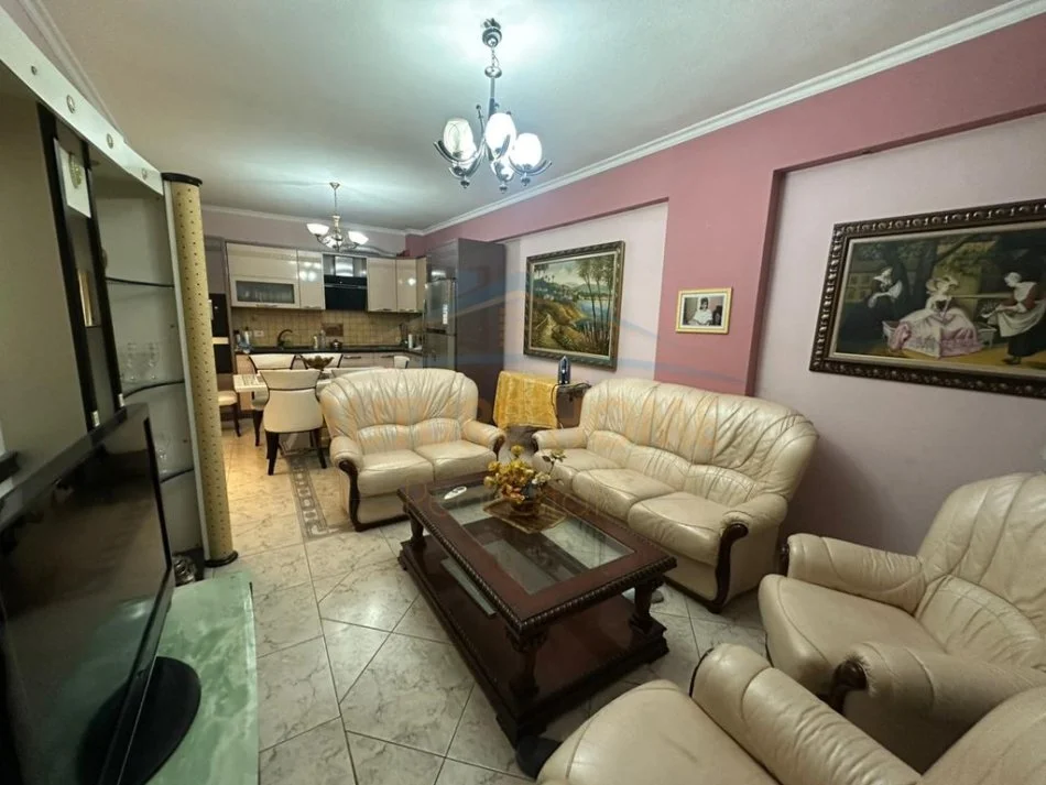 Tirane, shitet apartament 2+1 Kati 3, 120 m² 220.000 € (Rruga Kongresi Manastirit)