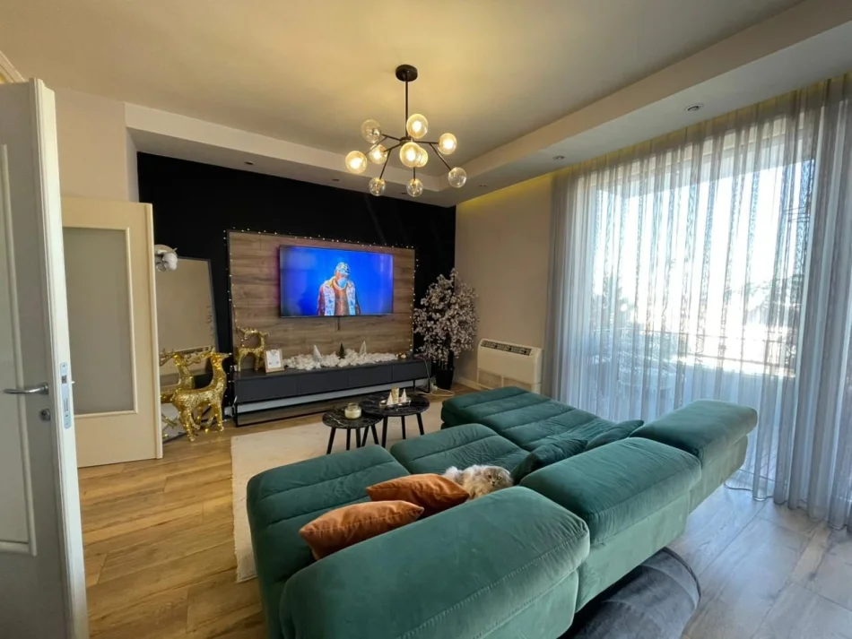 Tirane, shitet apartament 2+1 Kati 3, 150 m² 260.000 € (Kopshti Botanik)