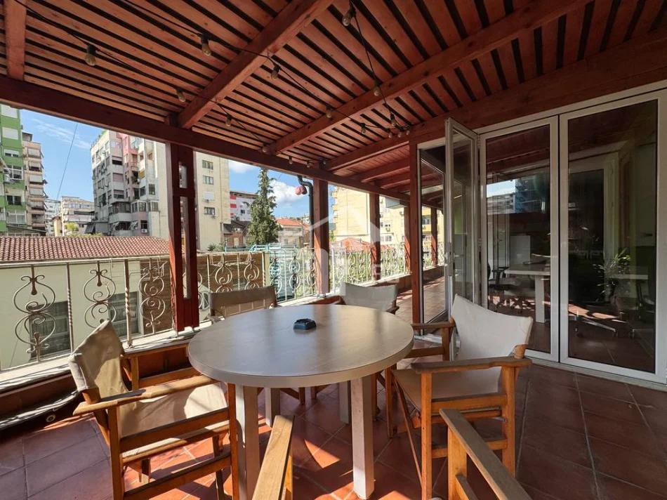 Tirane, shitet apartament 2+1 Kati 3, 160 m² 469.000 € (RRUGA “BRIGADA VIII” NË QENDER TË ISH BLLOKUT)