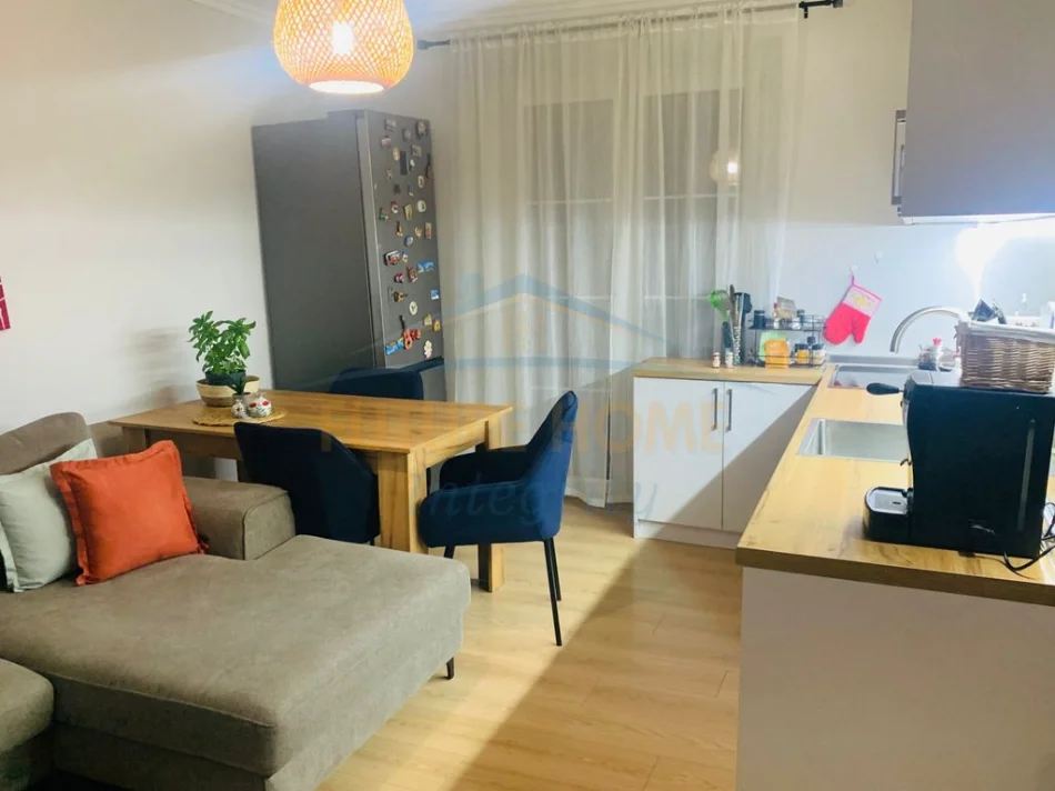 Tirane, shitet apartament 2+1, Kati 3, 64 m² (Stacioni i Trenit) 17,000,000 Lekë