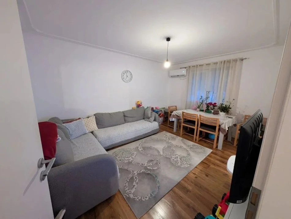 Tirane, shitet apartament 2+1 Kati 3, 75 m² 160.000 € (ish parku)