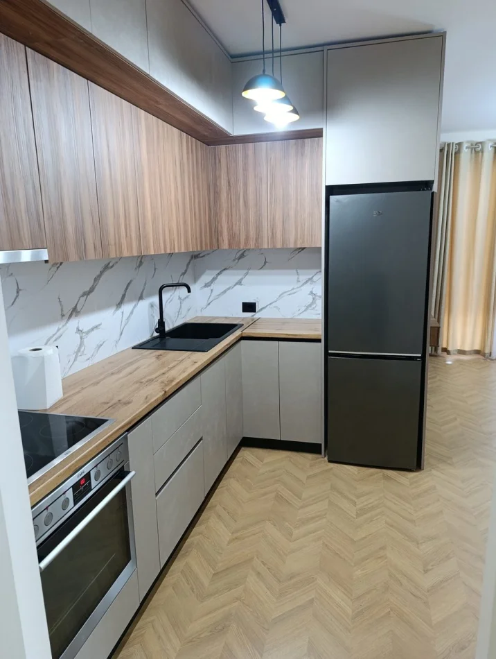 Tirane, shitet apartament 2+1 Kati 3, 83 m² 205000 € (Rruga Petro Nini Luarasi)