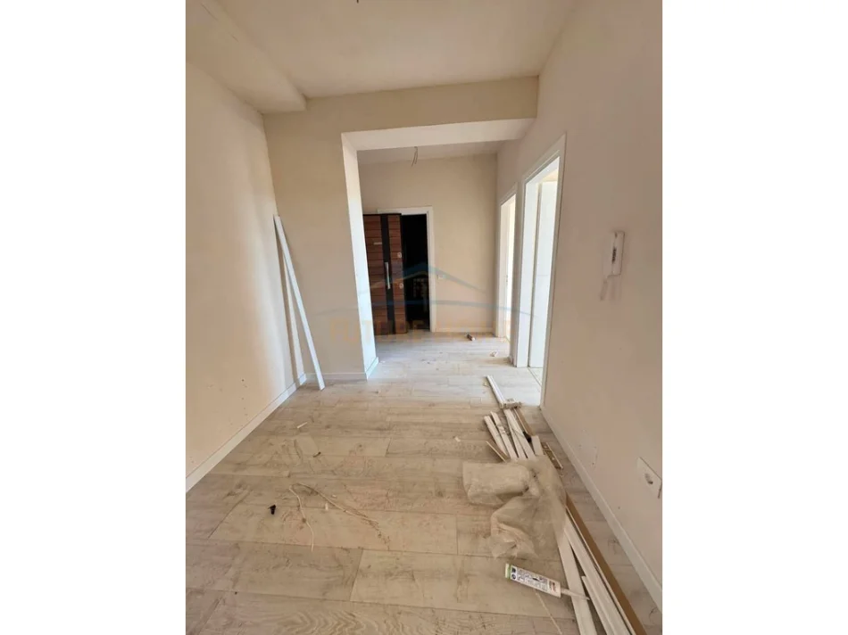 Tirane, shitet apartament 2+1 Kati 3, 95 m² 150.000 € (Unaza e Re)