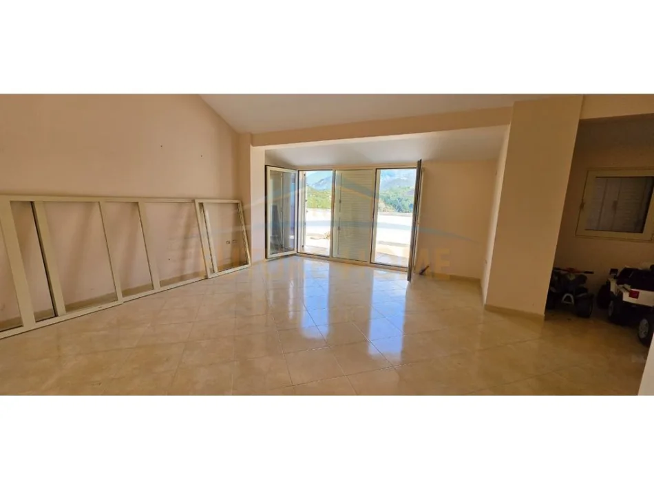 Tirane, shitet apartament 2+1 Kati 4, 119 m² 180.000 € (Fresk)