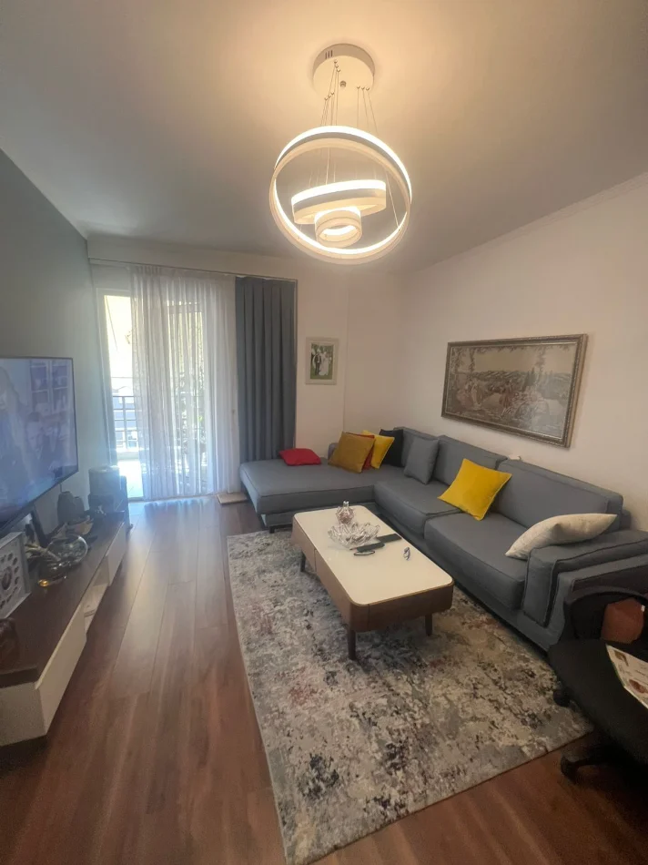 Tirane, shitet apartament 2+1 Kati 4, 123 m² 177.000 € (Pallatet e Tom Doshit)