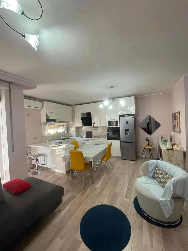 Tirane, shitet apartament 2+1 Kati 4, 155 m² 320.000 € (KOMUNA E PARISIT)