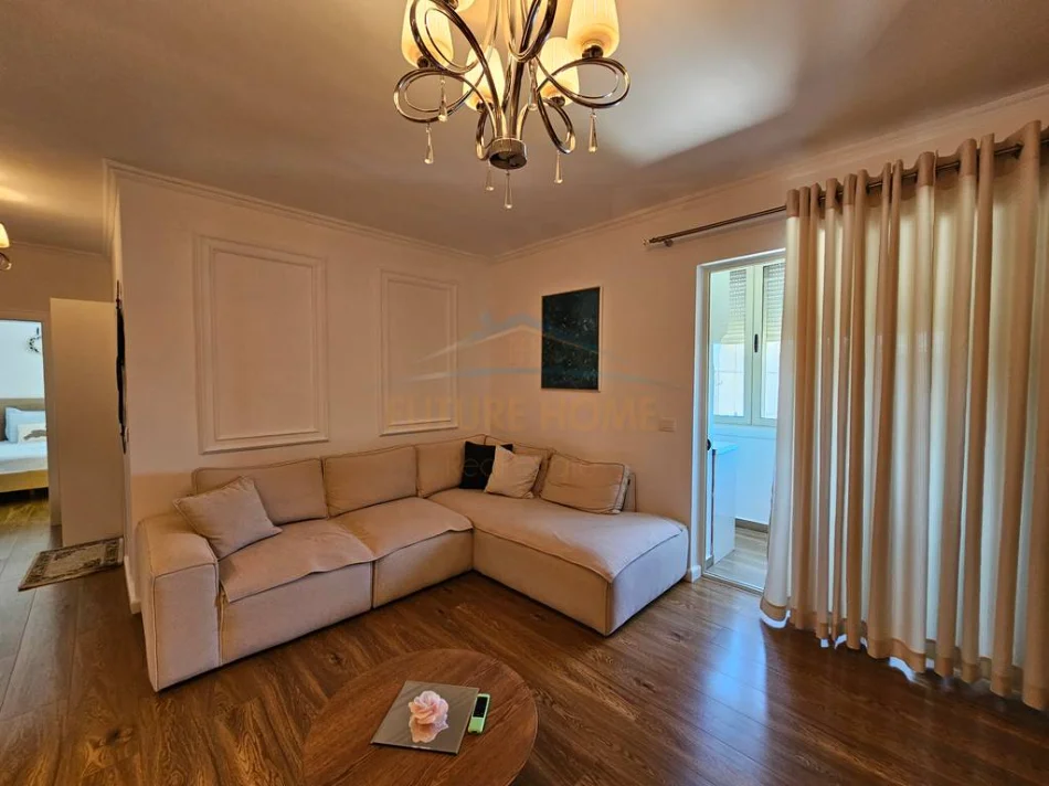 Tirane, shitet apartament 2+1, Kati 4, 85 m² 150.000 € (Laprake) Prane KMY-se.