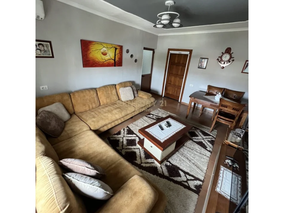 Tirane, shitet apartament 2+1 Kati 5, 100.000 €