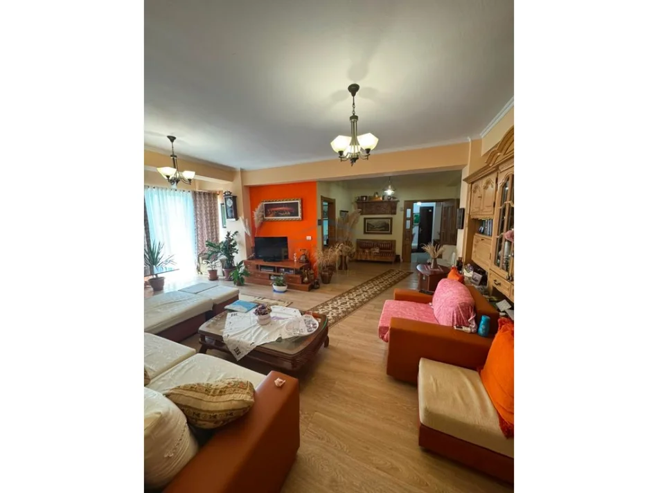 Tirane, shitet apartament 2+1 Kati 5, 110 m² 225.000 € (ISH NISHARAKU , BULEVARDI GJERGJ FISHTA)