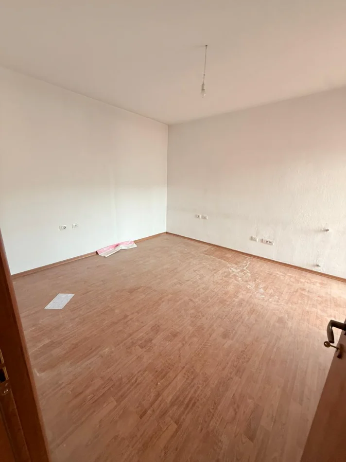Tirane, shitet apartament 2+1 Kati 5, 126 m² 240.000 € (Komuna e Parisit)