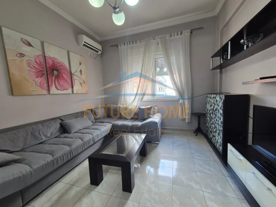 Tirane, shitet apartament 2+1 Kati 5, 84 m² 250.000 € (Parku i Autobuzave , pranë Kompleksit 