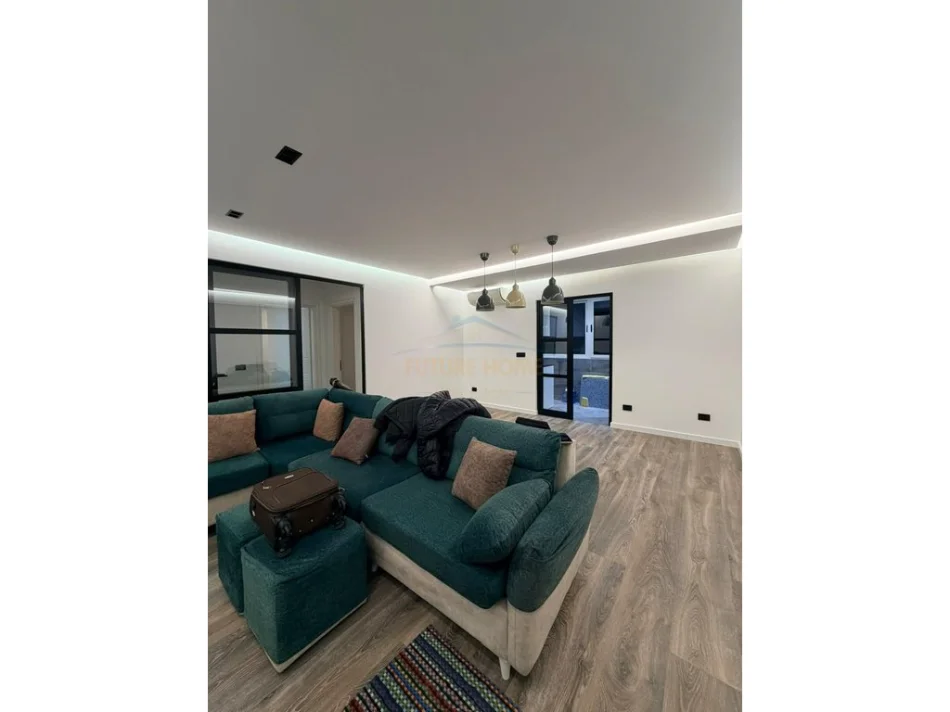 Tirane, shitet apartament 2+1 Kati 6, 112 m² 210.000 € (Laprake)