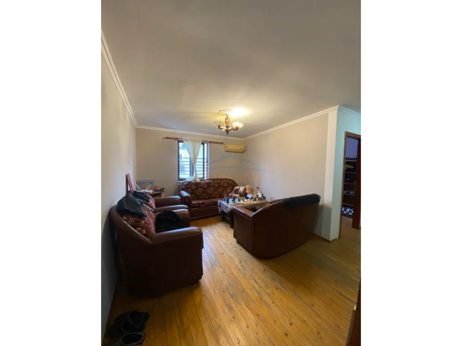 Tirane, shitet apartament 2+1 Kati 6, 61 m²  112,000  € (Rruga e Barrikadave)
