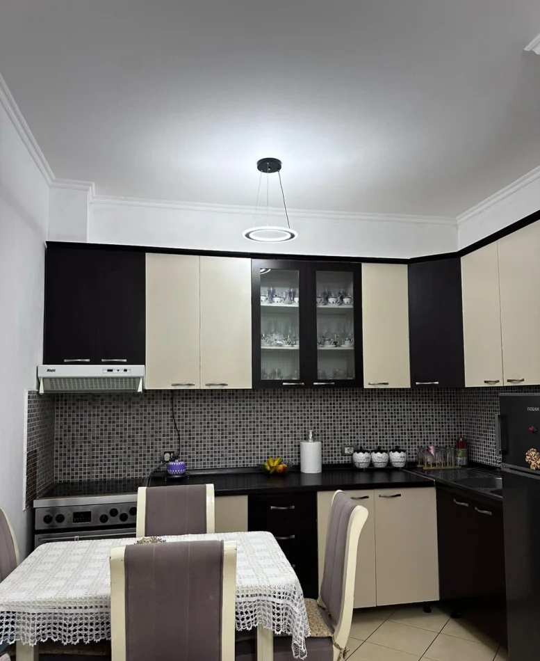 Tirane, shitet apartament 2+1 Kati 6, 67 m² 120.000 € (Kombinat)